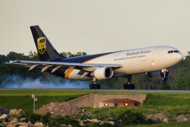 Airbus A300F4-600 (N160UP) - UPS2132 arriving into Buffalo, New York (BUF) from UPS WorldPort (Louisville, Kentucky - SDF)