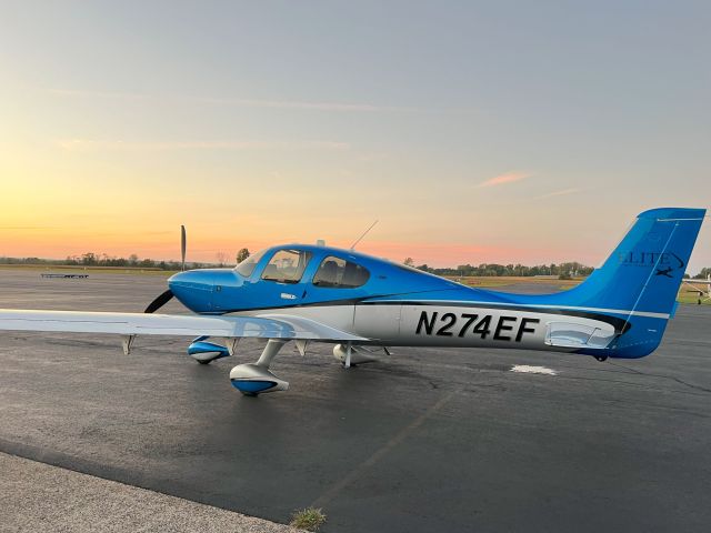 Cirrus SR-22 (N274EF)