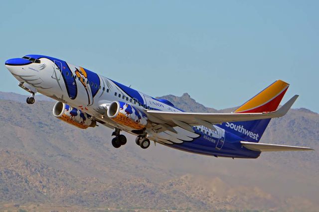 Boeing 737-700 (N946WN) - Southwest Boeing 737-7H4 N946WN Louisiana One at Phoenix Sky Harbor on May 25, 2018.