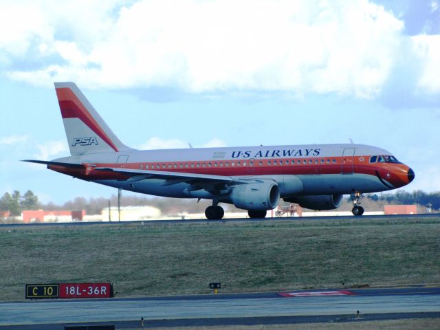 Airbus A319 (N742PS)