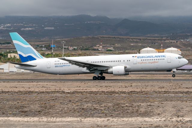 BOEING 767-300 (CS-TST)
