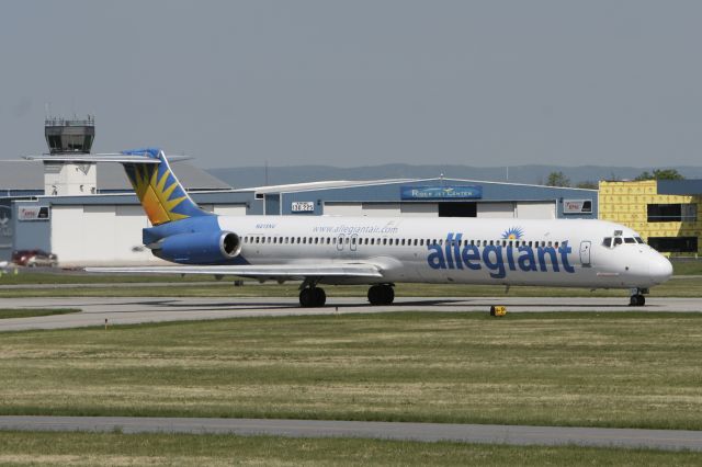 McDonnell Douglas MD-83 (N418NV) - May 19, 2014 - backtracking on runway at Hagerstown, MD for flight to Sanford/Orlando 