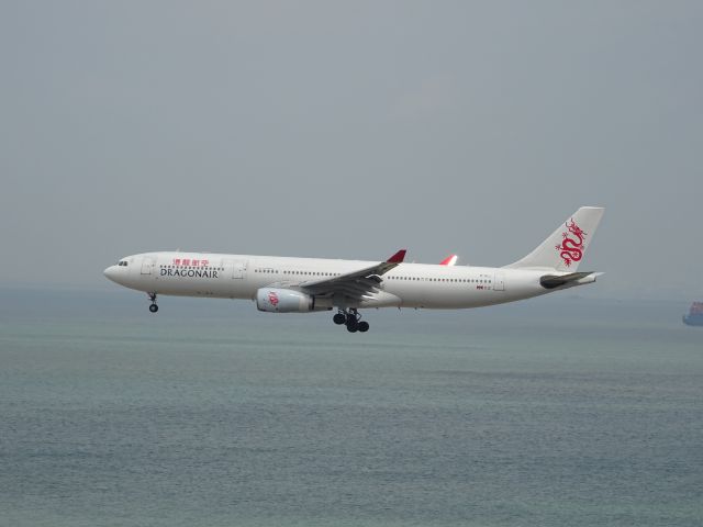 Airbus A330-300 (B-HLL)