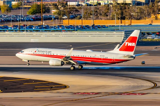 Boeing 737-800 (N915NN) - American Airlines 737-800 in TWA retro livery landing at PHX on 12/17/22. Taken with a Canon R7 and Tamron 70-200 G2 lens.