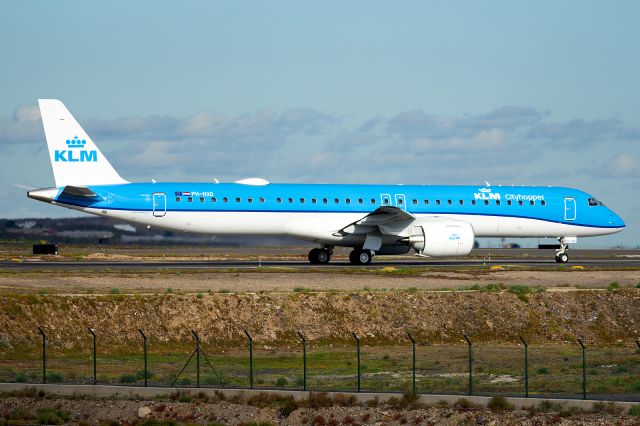 Embraer ERJ-190 (PH-NXO) - Tenerife Sur - Reina Sofia (TFS / GCTS) - Spainbr /br /Photo taken: January 31, 2023br /br /Operator: KLM Cityhopperbr /Type: Embraer 190-400STDbr /Registration: PH-NXObr /Serial: 19020085