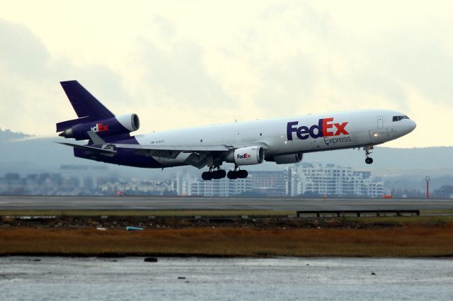 Boeing MD-11 (N594FE) - Arriving on 33L