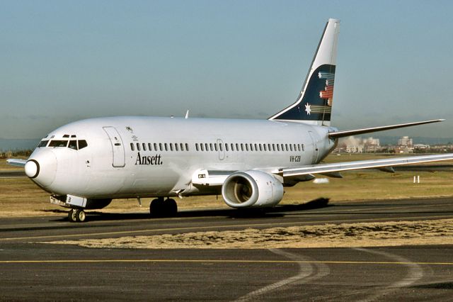 VH-CZB — - ANSETT AIRLINES OF AUSTRALIA - BOEING 737-377 - REG : VH-CZB (CN 23654/1273) - KINGSFORD SMITH SYDNEY NSW. AUSTRALIA - YSSY 27/6/1988 35MM SLIDE SCANNED WITH A EPSON PERFECTION V700 FLATBED SCANNER.