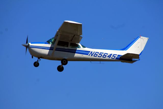 Cessna Skyhawk (N65645)