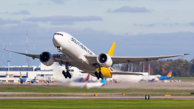 BOEING 777-200LR (N774SA) - Runway 27 departure