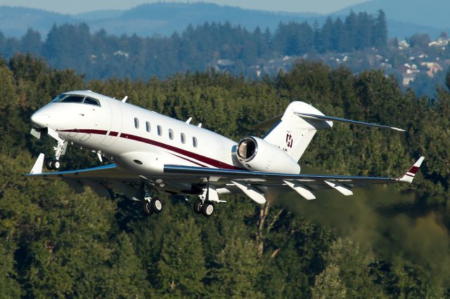 Bombardier Challenger 300 (N772JS)