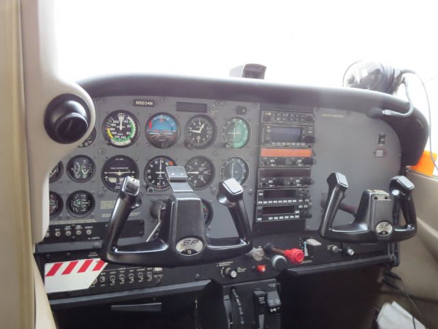 Cessna Skyhawk (N5204N) - Cessna C-172SP N5204N @ Valparaiso, IN Eagle Aviation 2015 "Steam Gauge"