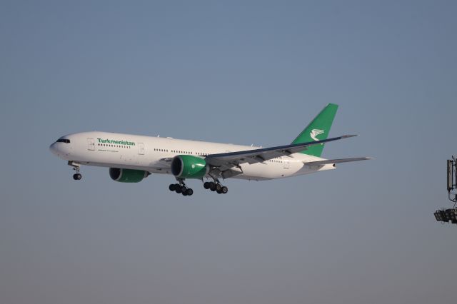 Boeing 777-200 (EZ-A778)