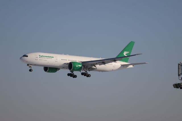 Boeing 777-200 (EZA778)