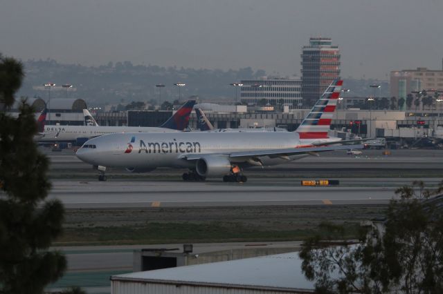 Boeing 777-200 (N774AN)