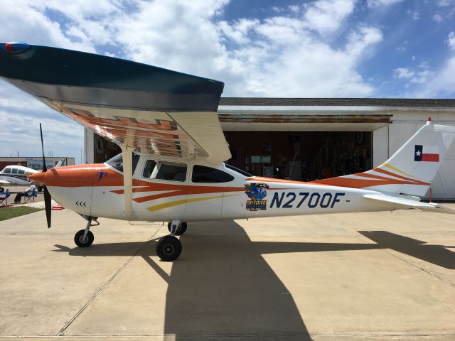 Cessna Skylane (N2700F) - Skydiving plane at Mustang Beach