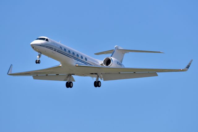 Gulfstream Aerospace Gulfstream V (N34HS) - Herb Simon. Simon Properties. Short final for 23-R on 09-20-22