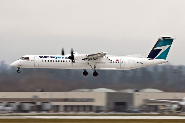 de Havilland Dash 8-400 (C-GWEO)