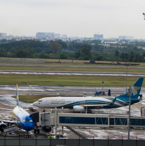 Boeing 737-700 (A40BAA)