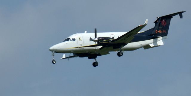 Beechcraft 1900 (C-GAAU) - On short final is this 1996 Beech Raytheon 1900D from the Spring of 2022.