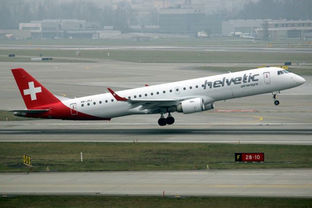 EMBRAER 195 (HB-JVJ) - Airborne off rwy 28 on 19-Jan-25 operating Swiss flight SWR2276 to LJLJ.