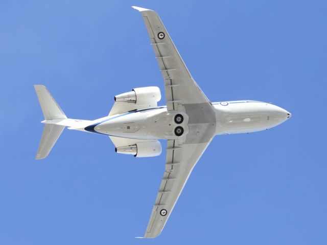 Canadair Challenger (A37003) - RAAF, CL 604, departing YBTL.