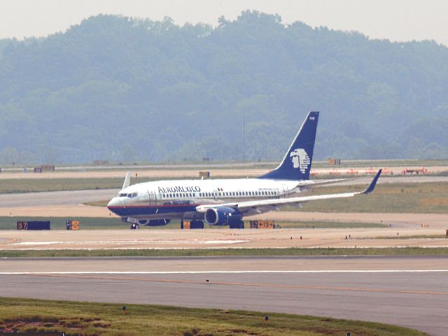 Boeing 737-700 (XA-PAM) - Holding Short 20C on 5/19/2013