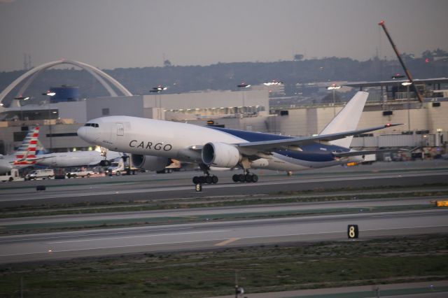 BOEING 777-200LR (N702GT)