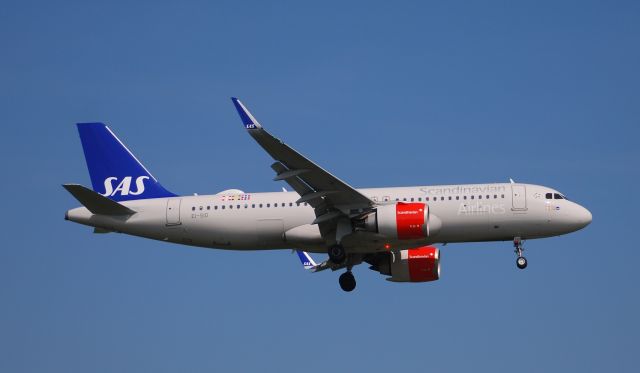 Airbus A320 (EI-SID)