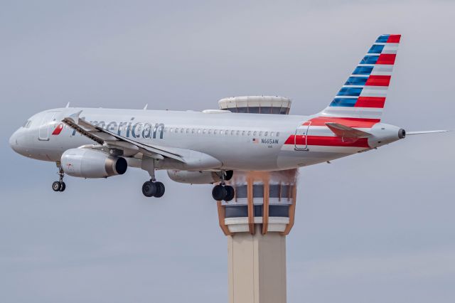 Airbus A320 (N665AW)