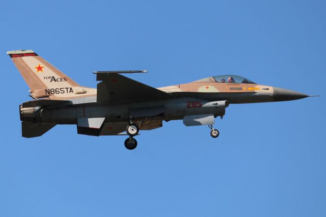 Lockheed F-16 Fighting Falcon (N865TA)