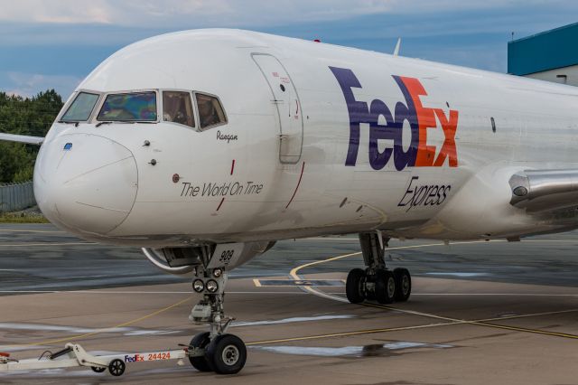 Boeing 757-200 (C-FMEU) - MAL7054 on pushback