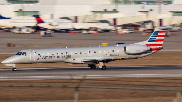 Embraer ERJ-145 (N925AE)