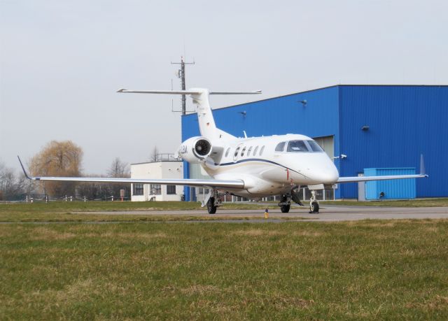 Embraer Phenom 300 (LHB2)