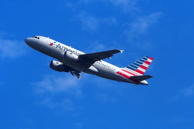 Airbus A319 (N767UW)