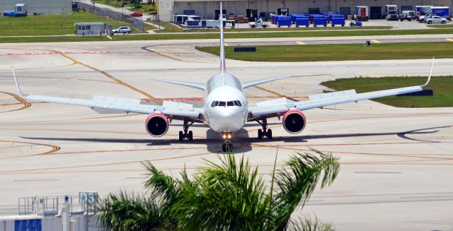 BOEING 767-300 (C-FMWV)