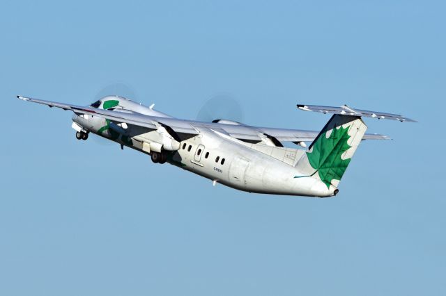 de Havilland Dash 8-300 (C-FSOU) - Last Jazz Air aircraft in original Jazz Air scheme