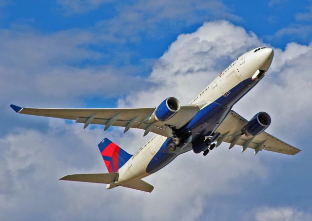 Airbus A330-300 (N853NW) - Airbus A330 - MSN 618 - N853NW Departs Salt Lake City As Delta 89 to Paris