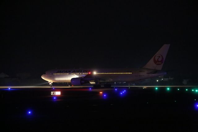 BOEING 767-300 (JA657J) - 28 April 2015:HKD-HND.