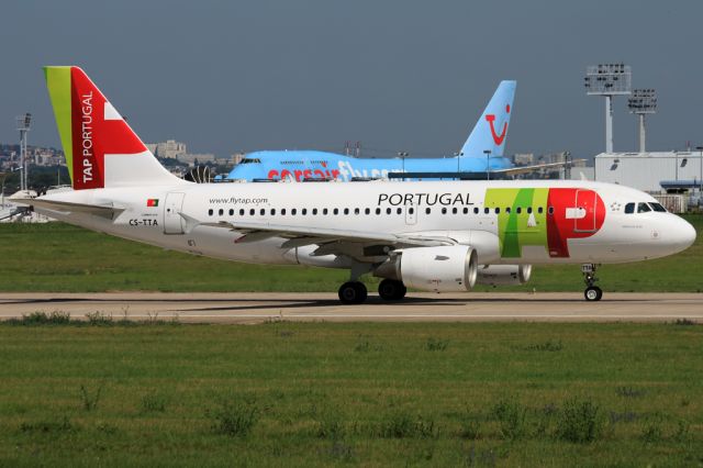 Airbus A320 (CS-TTA)