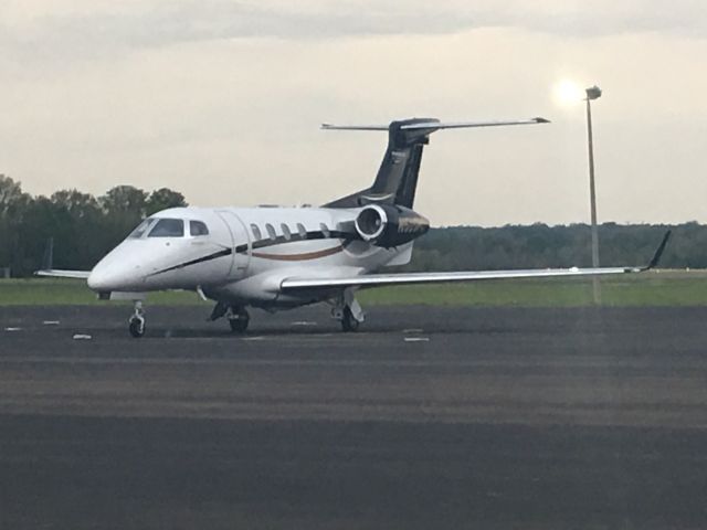 Embraer Phenom 300 (N585PC)