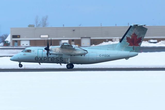 de Havilland Dash 8-100 (C-FGQK) - Leaving for Quebec City