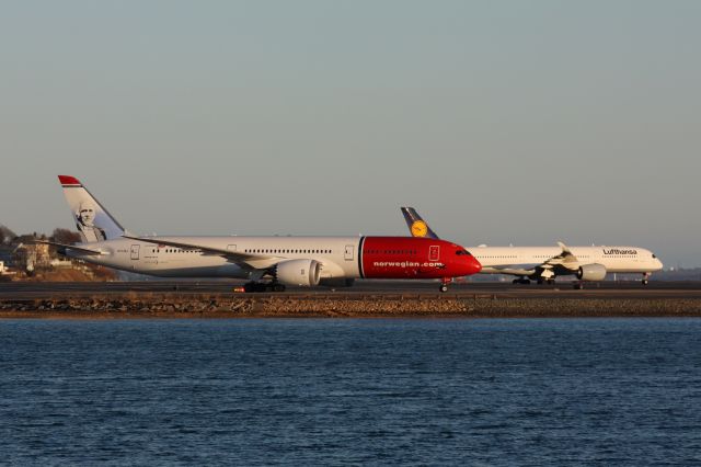 Boeing 787-9 Dreamliner (LN-LNJ) - Boeing B789 and Airbus A359 - which do you prefer? :) 