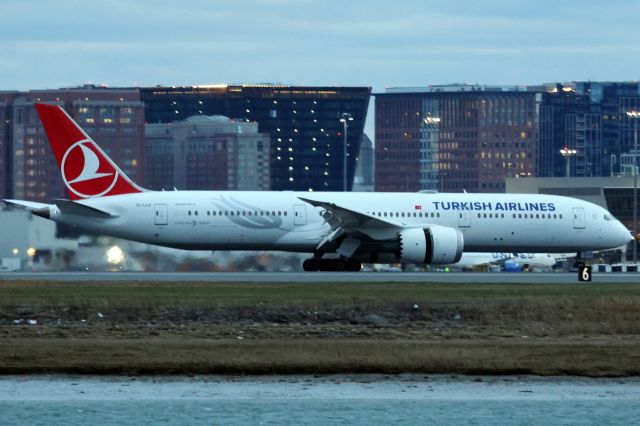 Boeing 787-9 Dreamliner (TC-LLH) - Diversion