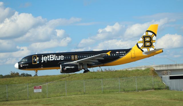 Airbus A320 (N632JB) - 10-15-22 taxiing in on Juliet