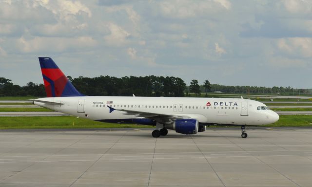 Airbus A320 (N350NA) - Delta Airbus A320-212 N350NA in Orlando International Airport