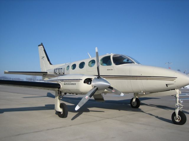 Cessna 335 (N2707J)