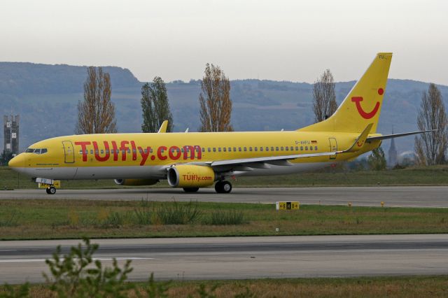 Boeing 737-800 (D-AHFU)