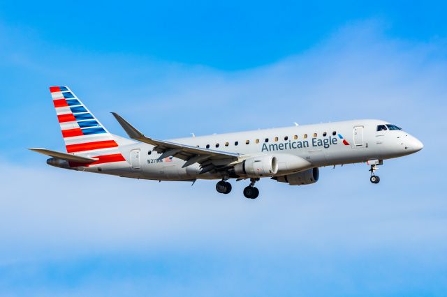 Embraer 175 (N211NN) - American Eagle Embraer 175 landing at DFW on 12/25/22. Taken with a Canon R7 and Tamron 70-200 G2 lens.