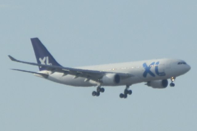 Airbus A330-200 (CS-TQP)