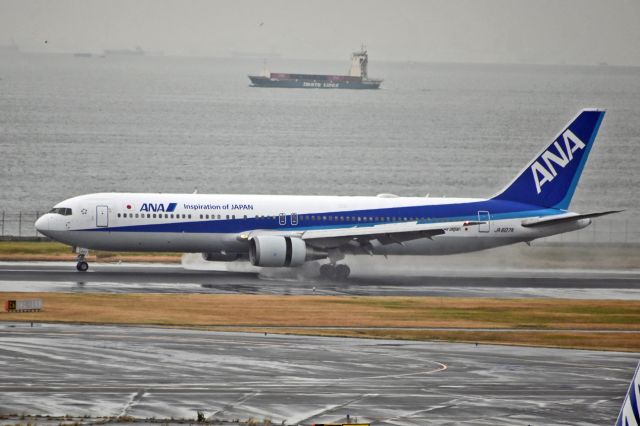 BOEING 767-300 (JA607A)